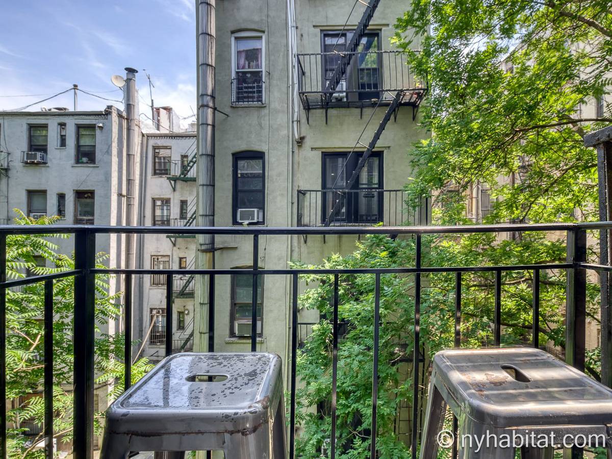 Living room - Photo 3 of 3