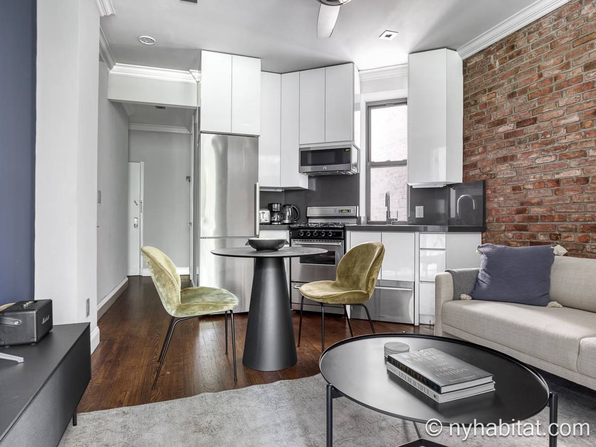 Living room - Photo 2 of 3