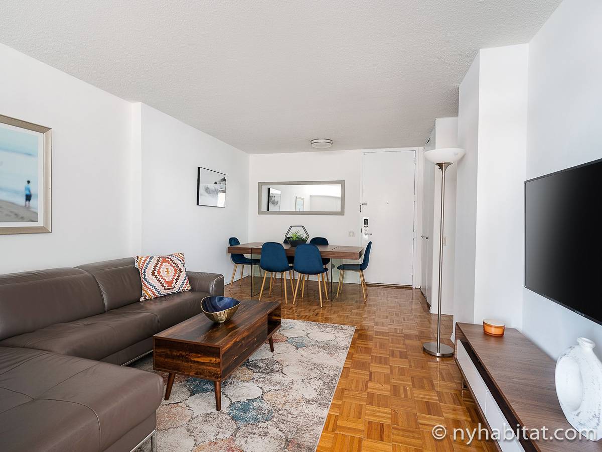 Living room - Photo 4 of 5