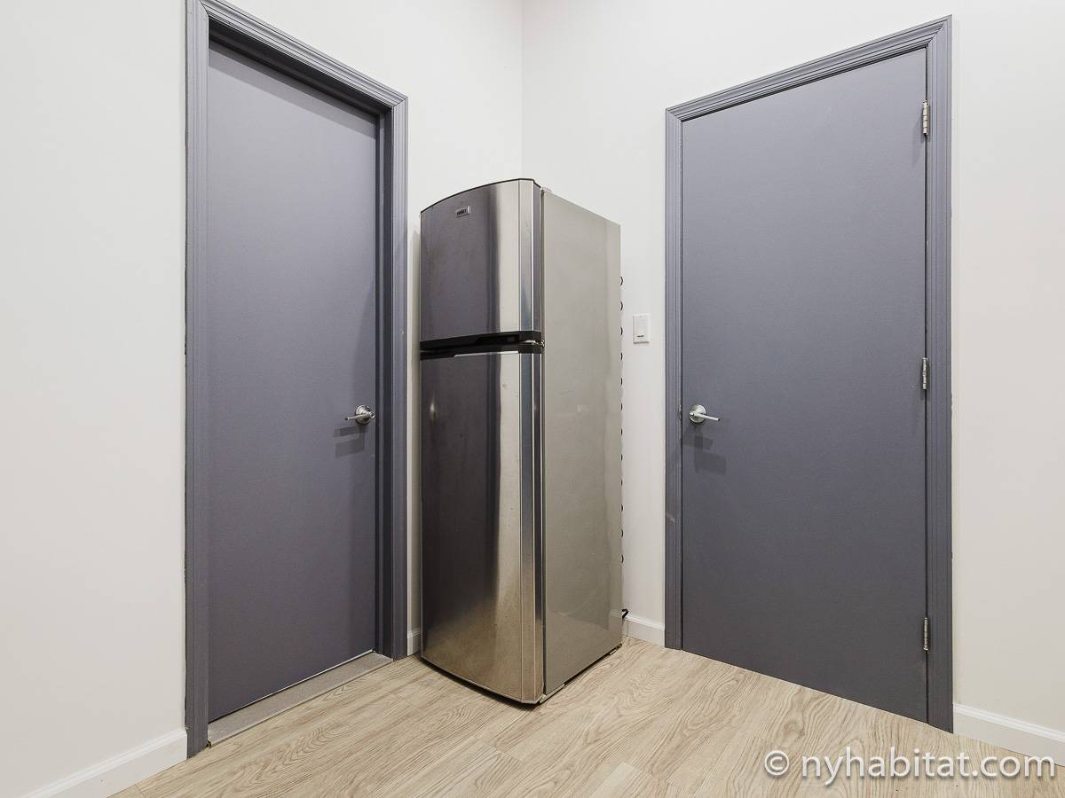 Kitchen - Photo 3 of 4