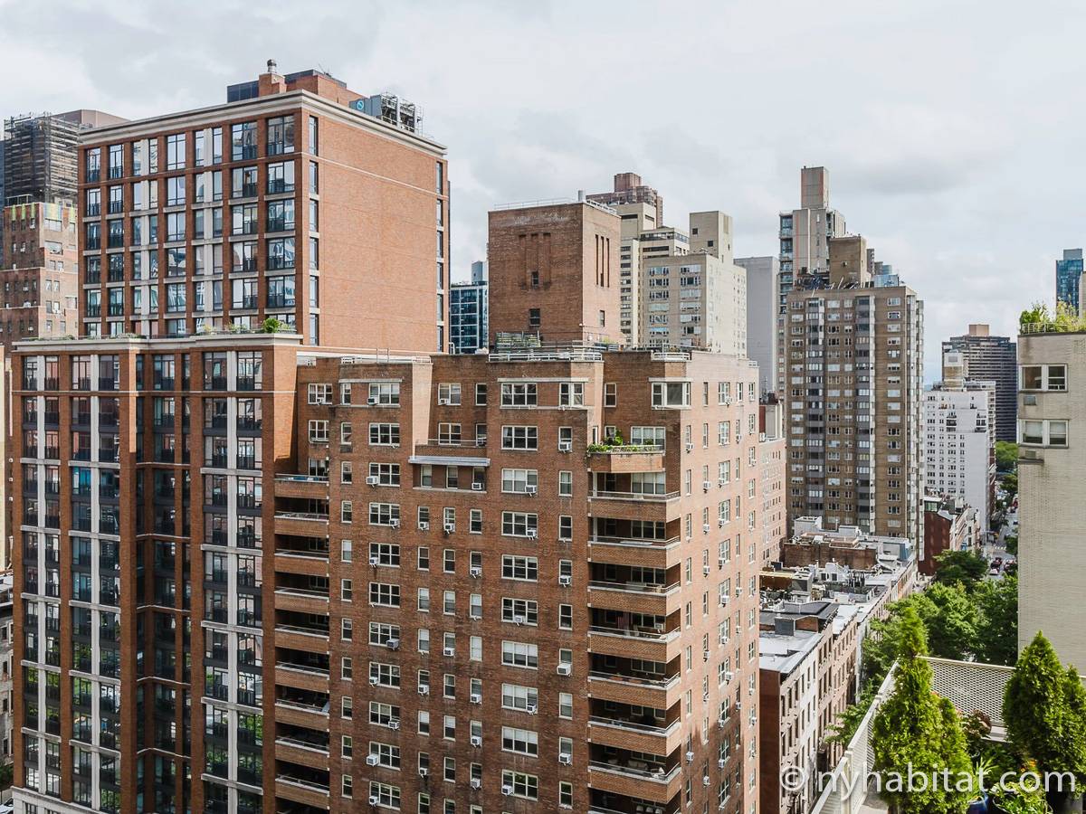 Living room - Photo 4 of 5