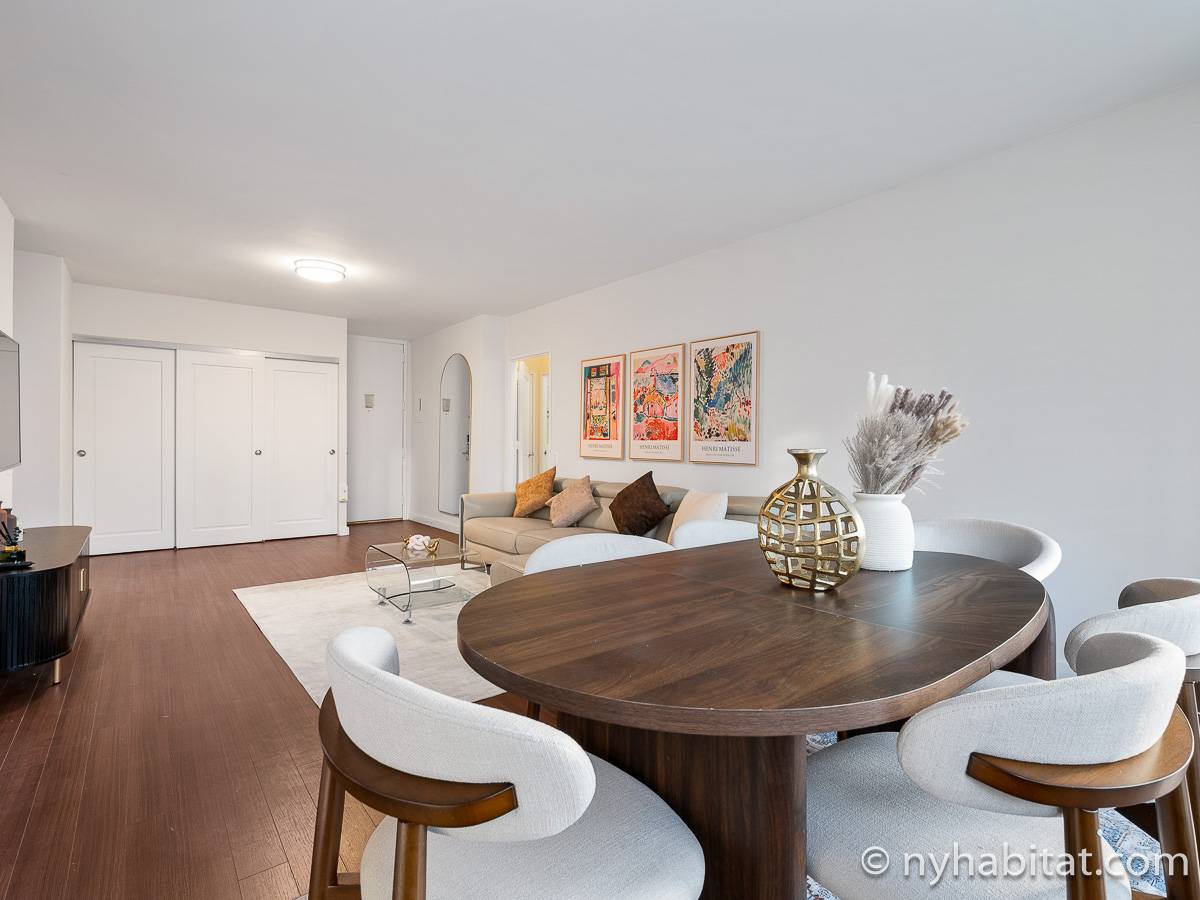 Living room - Photo 8 of 10