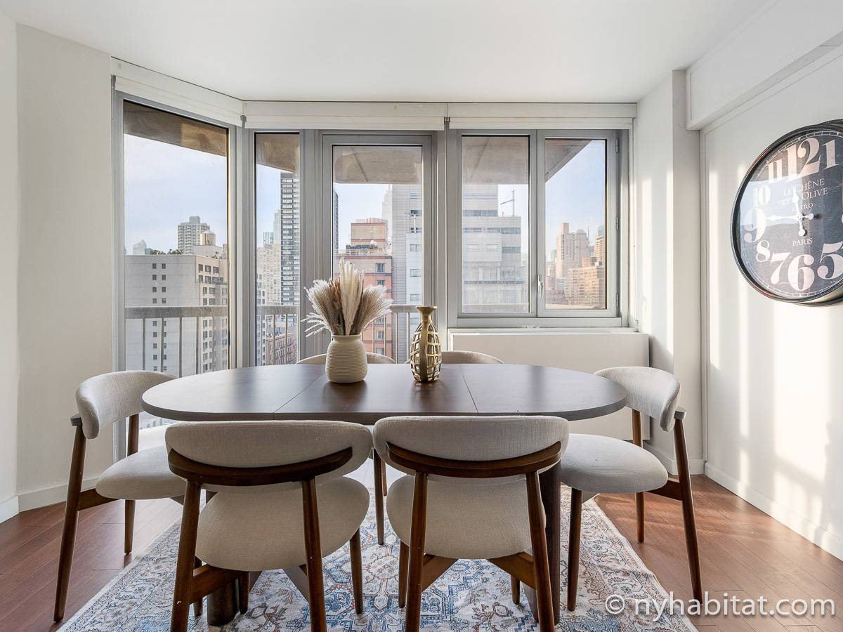 Living room - Photo 6 of 10