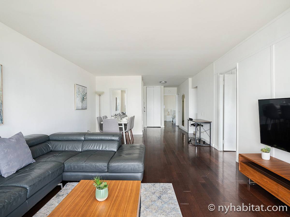 Living room - Photo 3 of 8