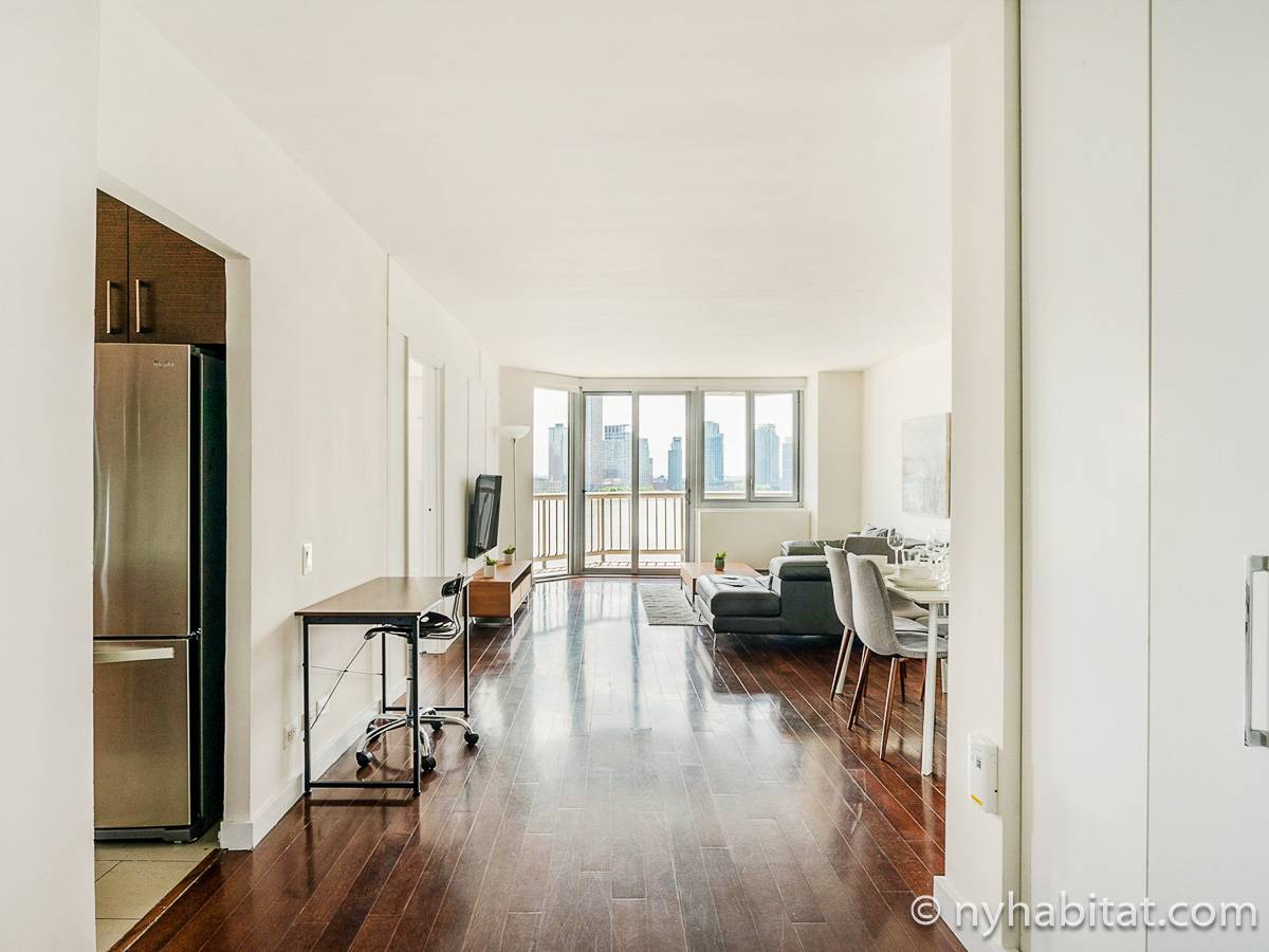 Living room - Photo 5 of 8