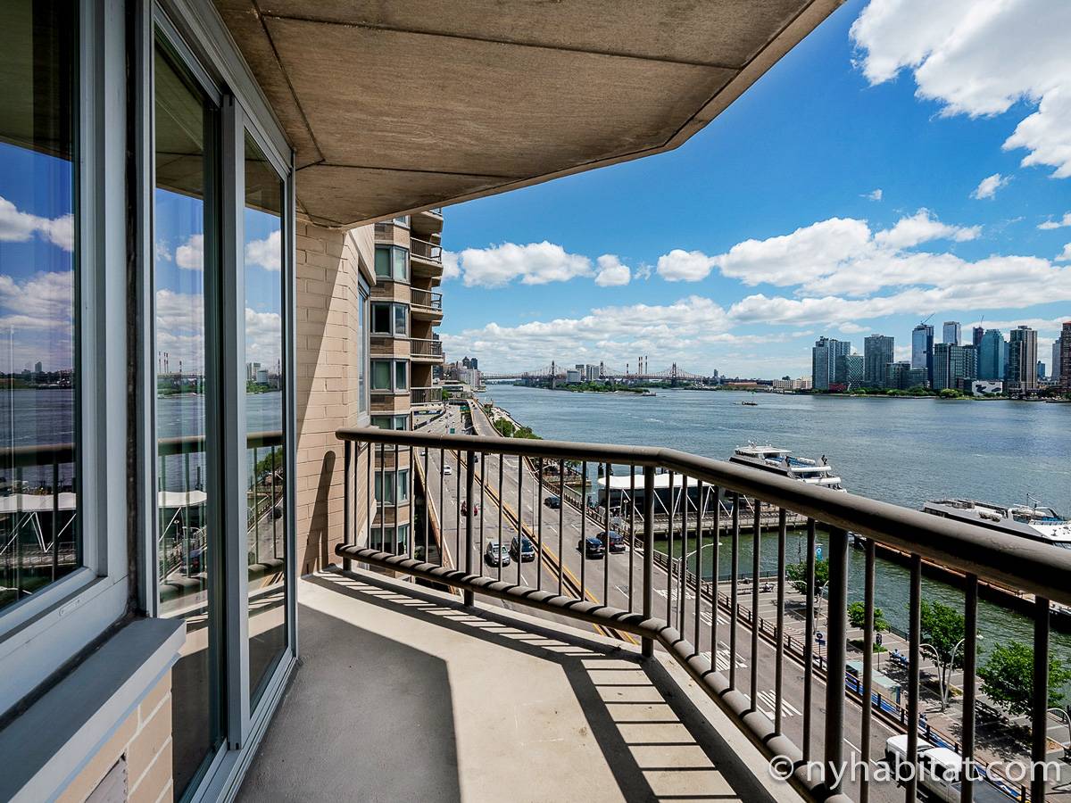 Living room - Photo 6 of 8