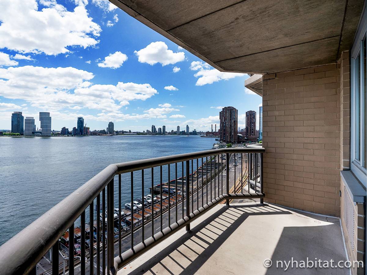 Living room - Photo 7 of 8