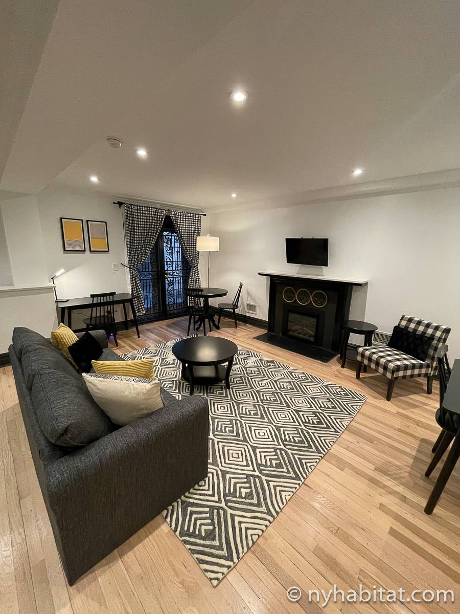 Living room - Photo 3 of 3