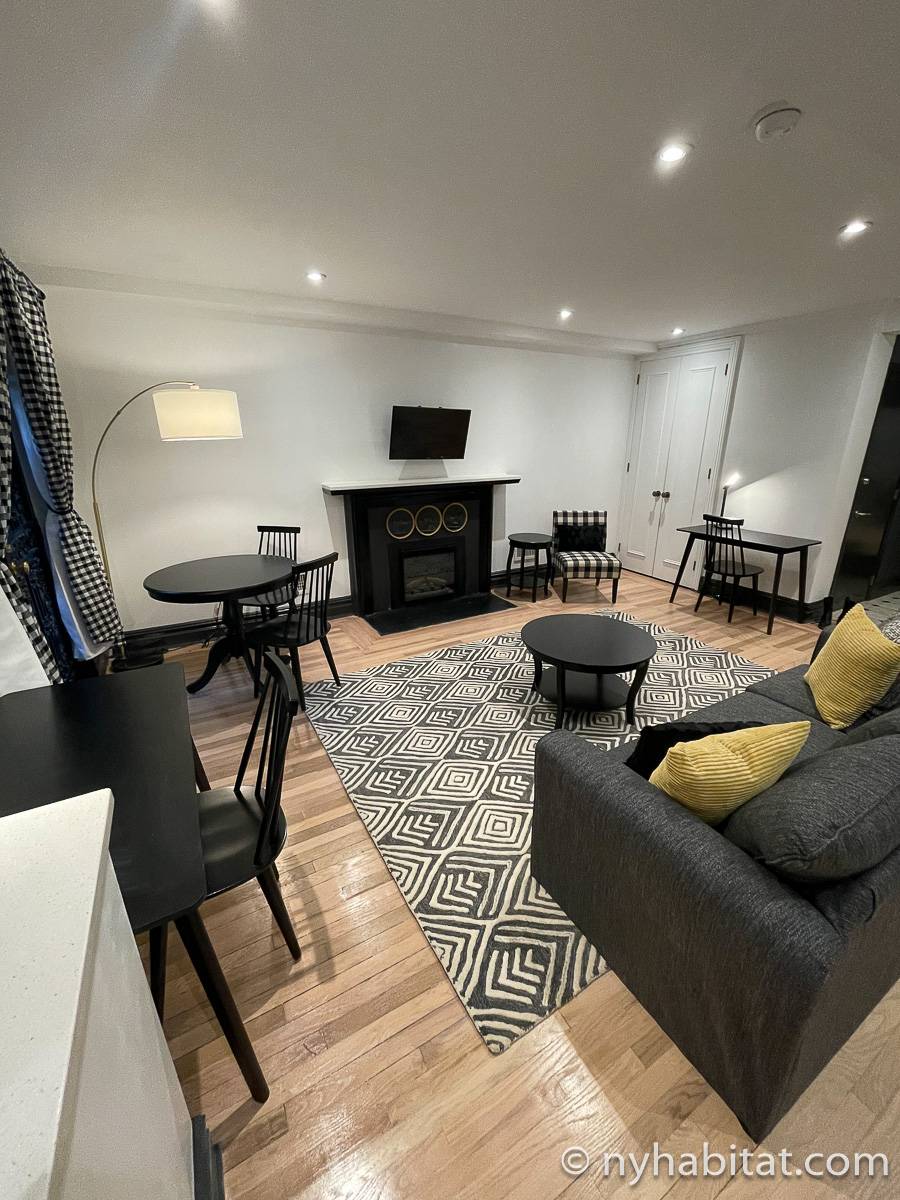 Living room - Photo 2 of 3