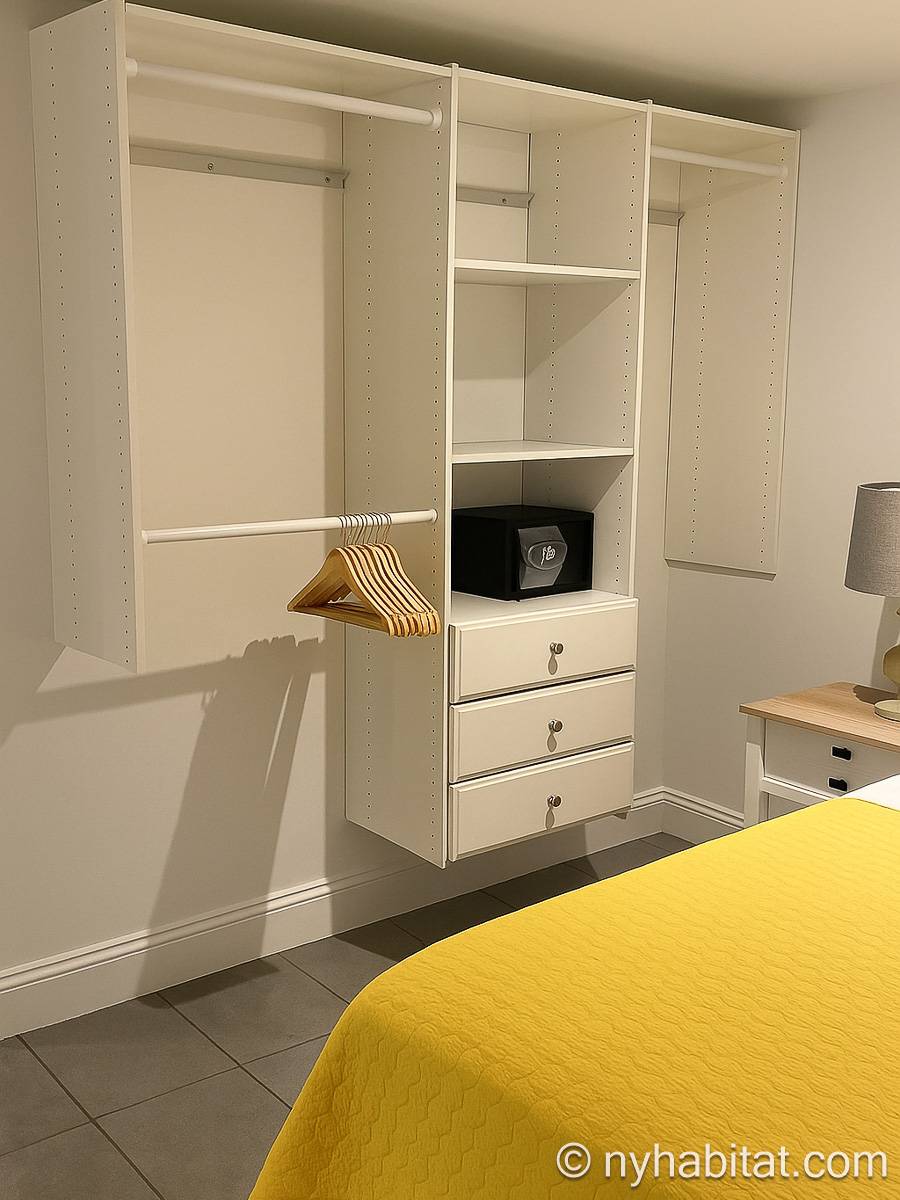 Living room - Photo 3 of 4