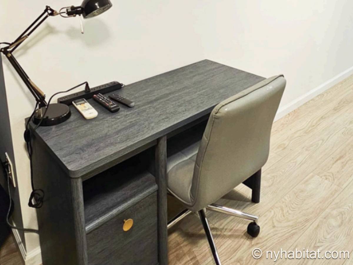 Living room - Photo 3 of 4