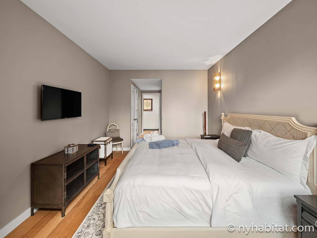 Camera 2 - Photo 3 di 3