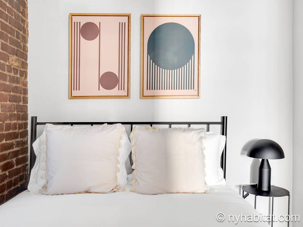 Bedroom - Photo 2 of 3