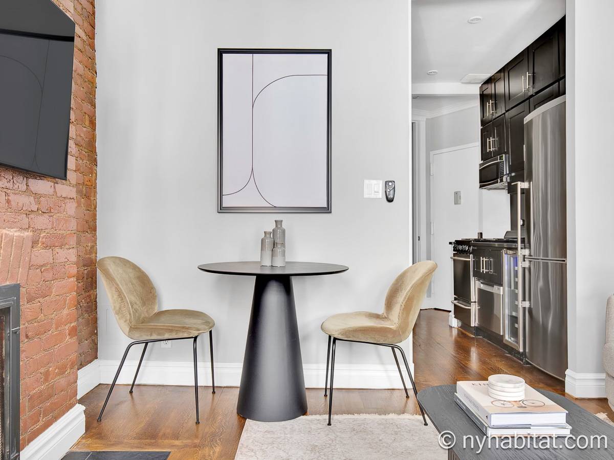 Living room - Photo 4 of 4