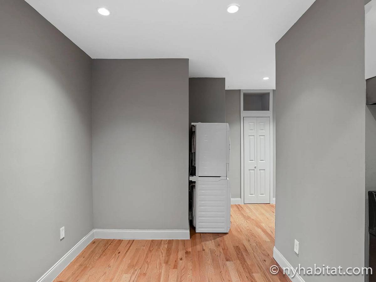 Living room - Photo 2 of 2