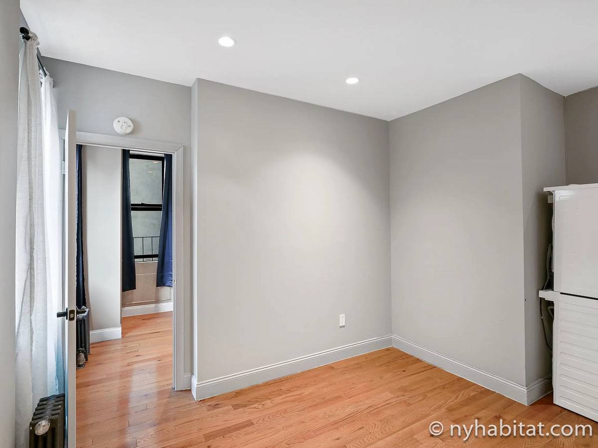 Living room - Photo 1 of 2