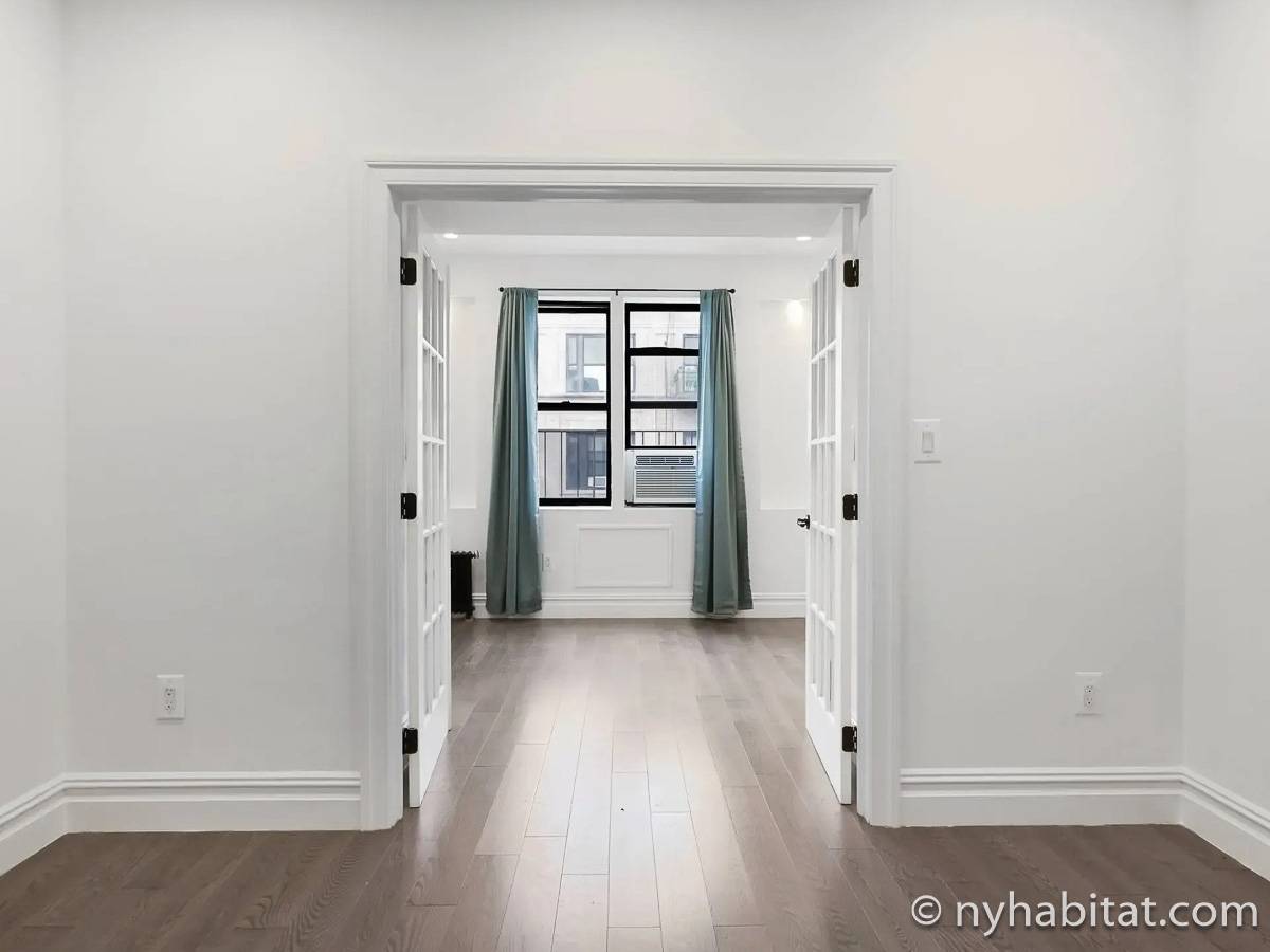 Living room - Photo 4 of 4