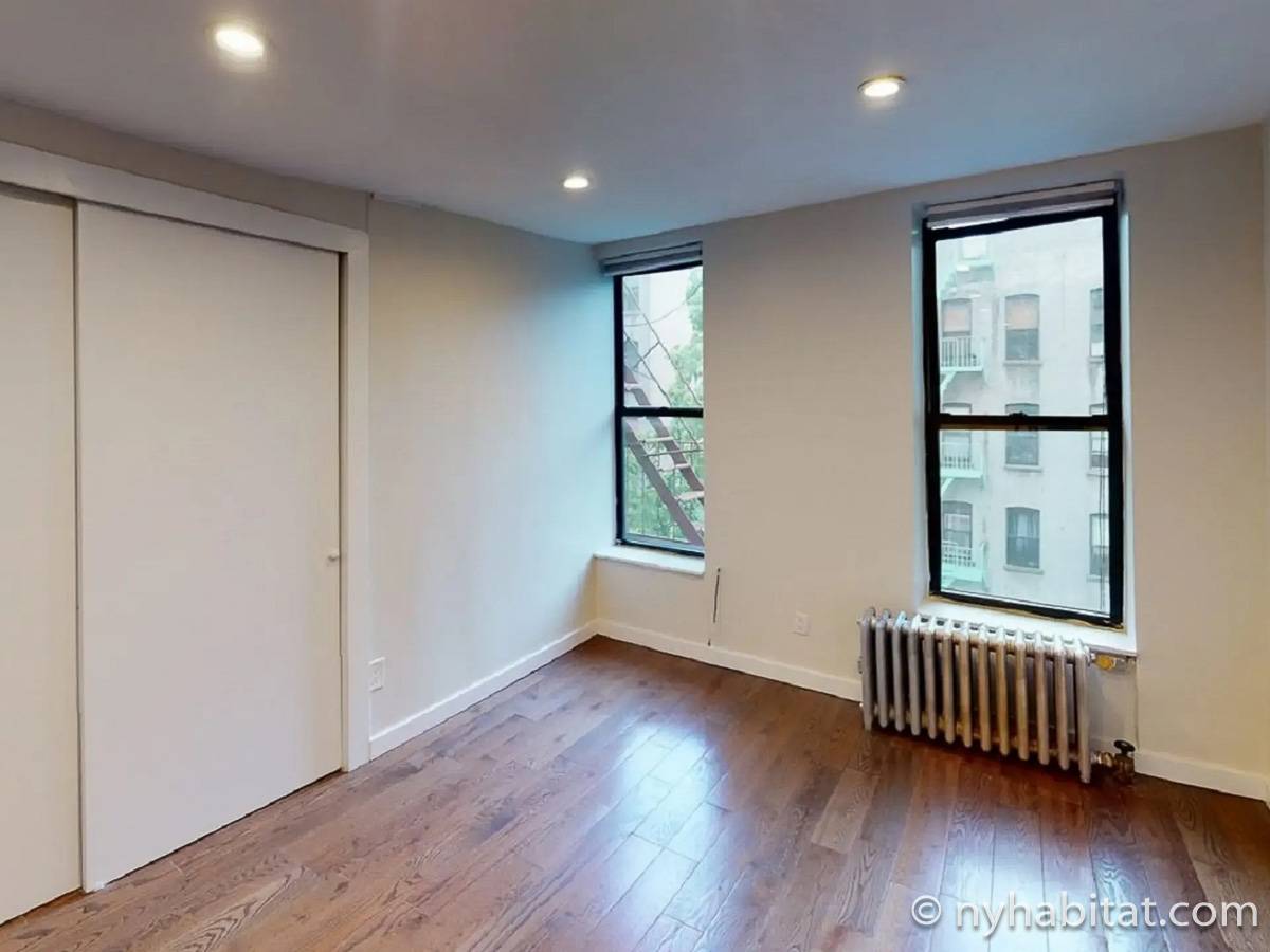 Living room - Photo 2 of 4