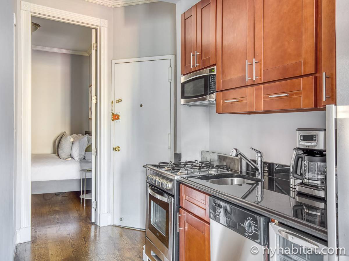 Kitchen - Photo 3 of 4