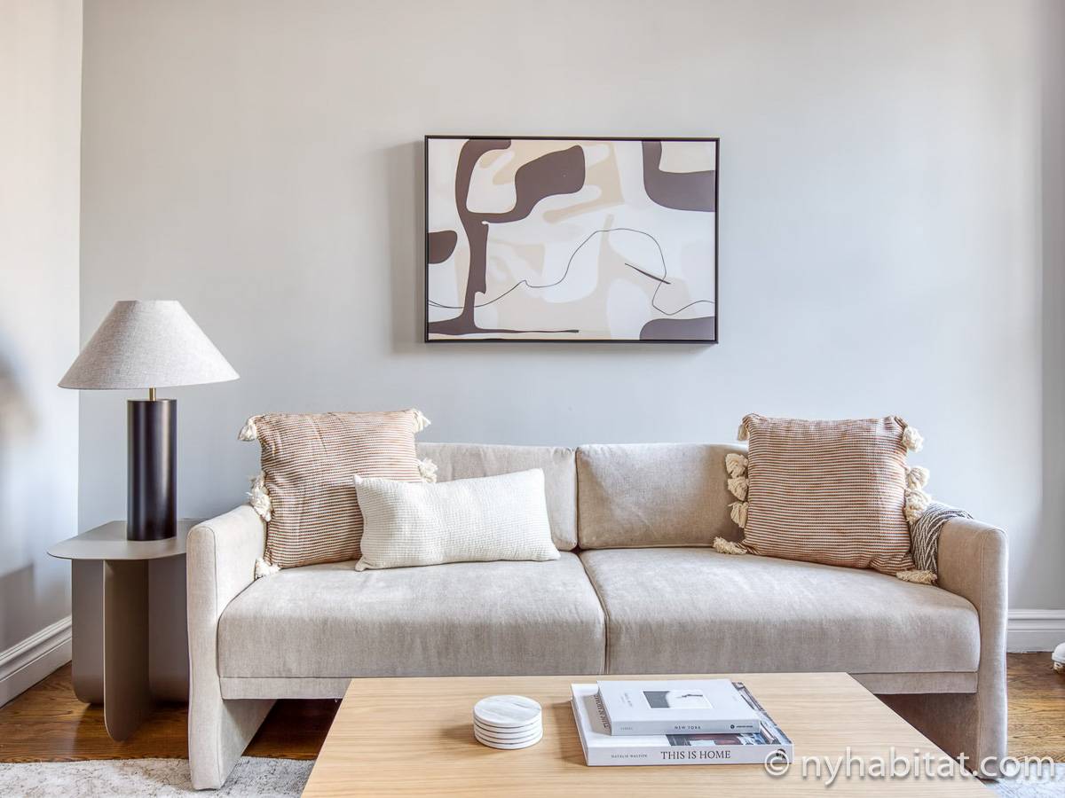 Living room - Photo 3 of 5