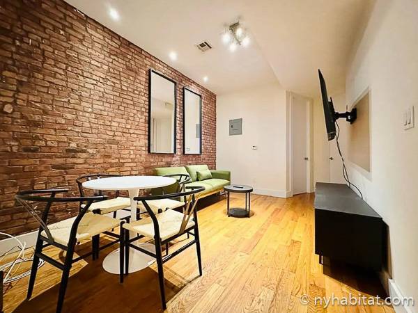 Living room - Photo 3 of 3
