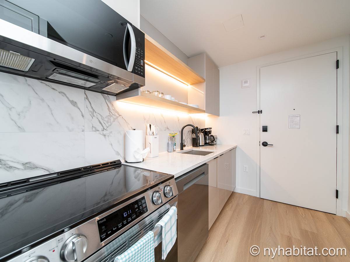 Kitchen - Photo 3 of 4