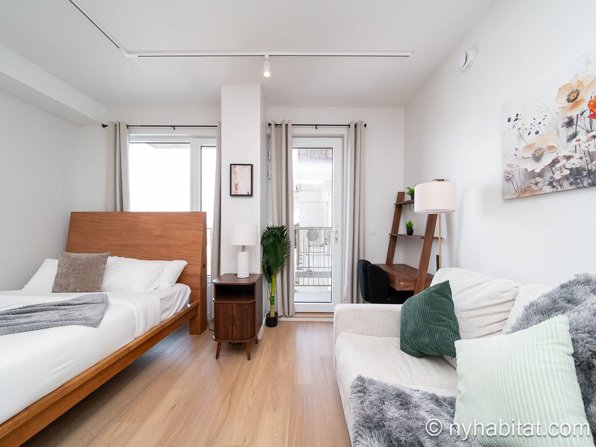 Living room - Photo 2 of 10