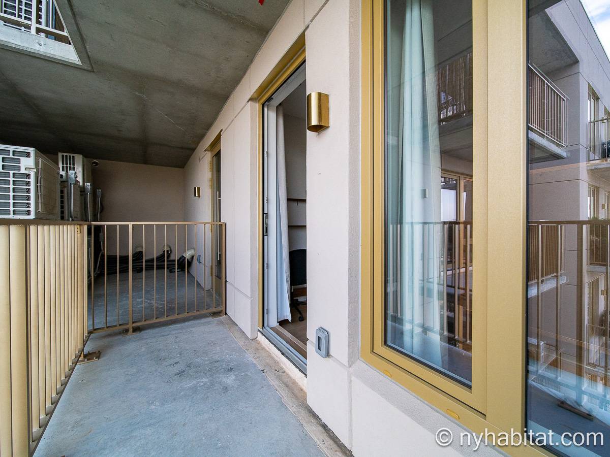 Living room - Photo 10 of 10
