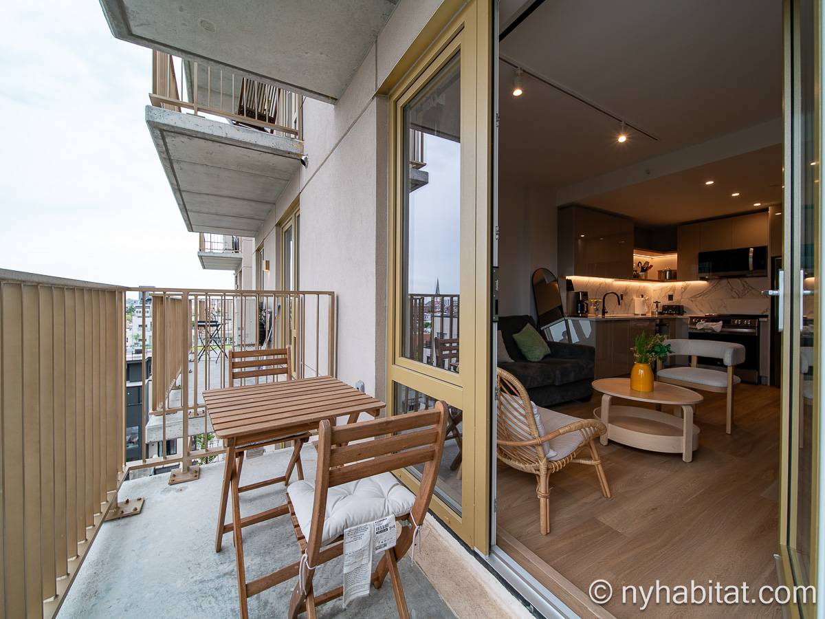 Living room - Photo 6 of 8