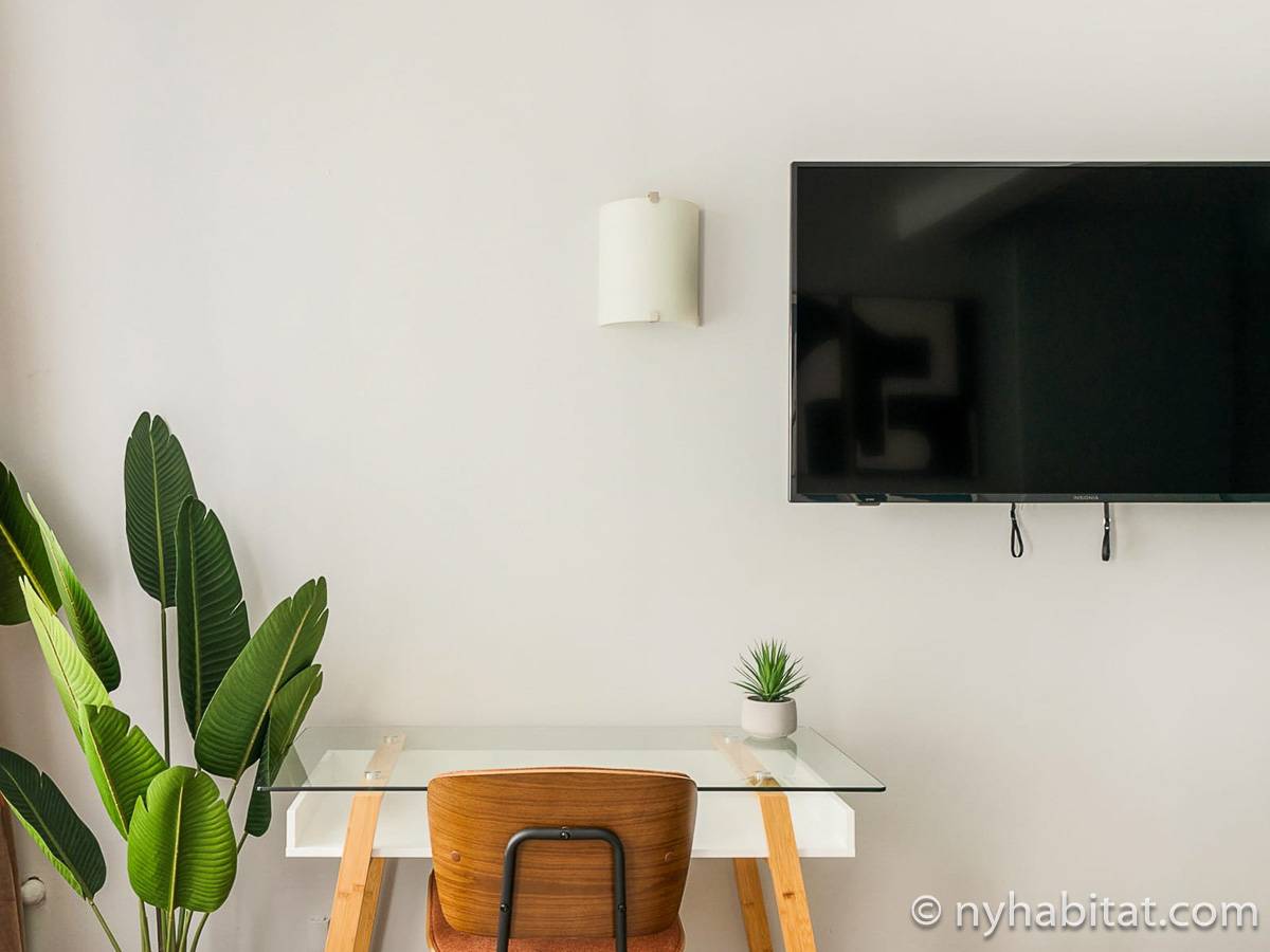 Living room - Photo 7 of 7