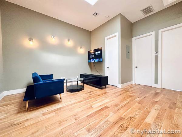 Living room - Photo 2 of 2