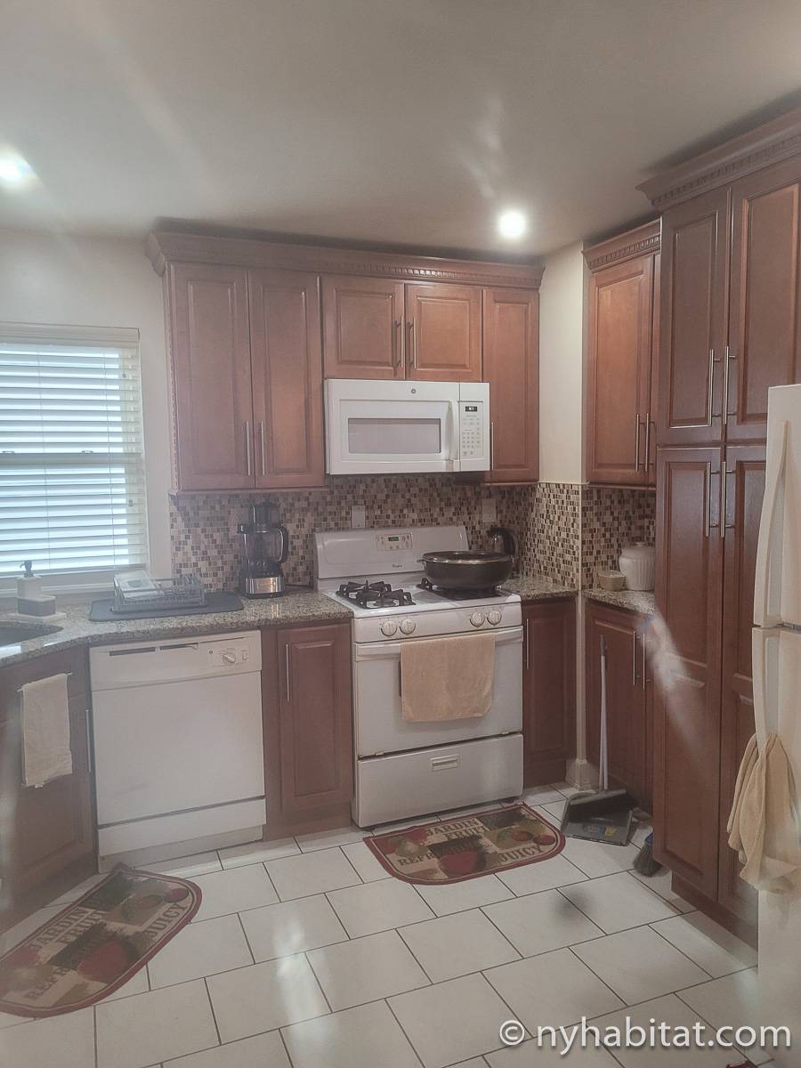 Kitchen - Photo 3 of 4