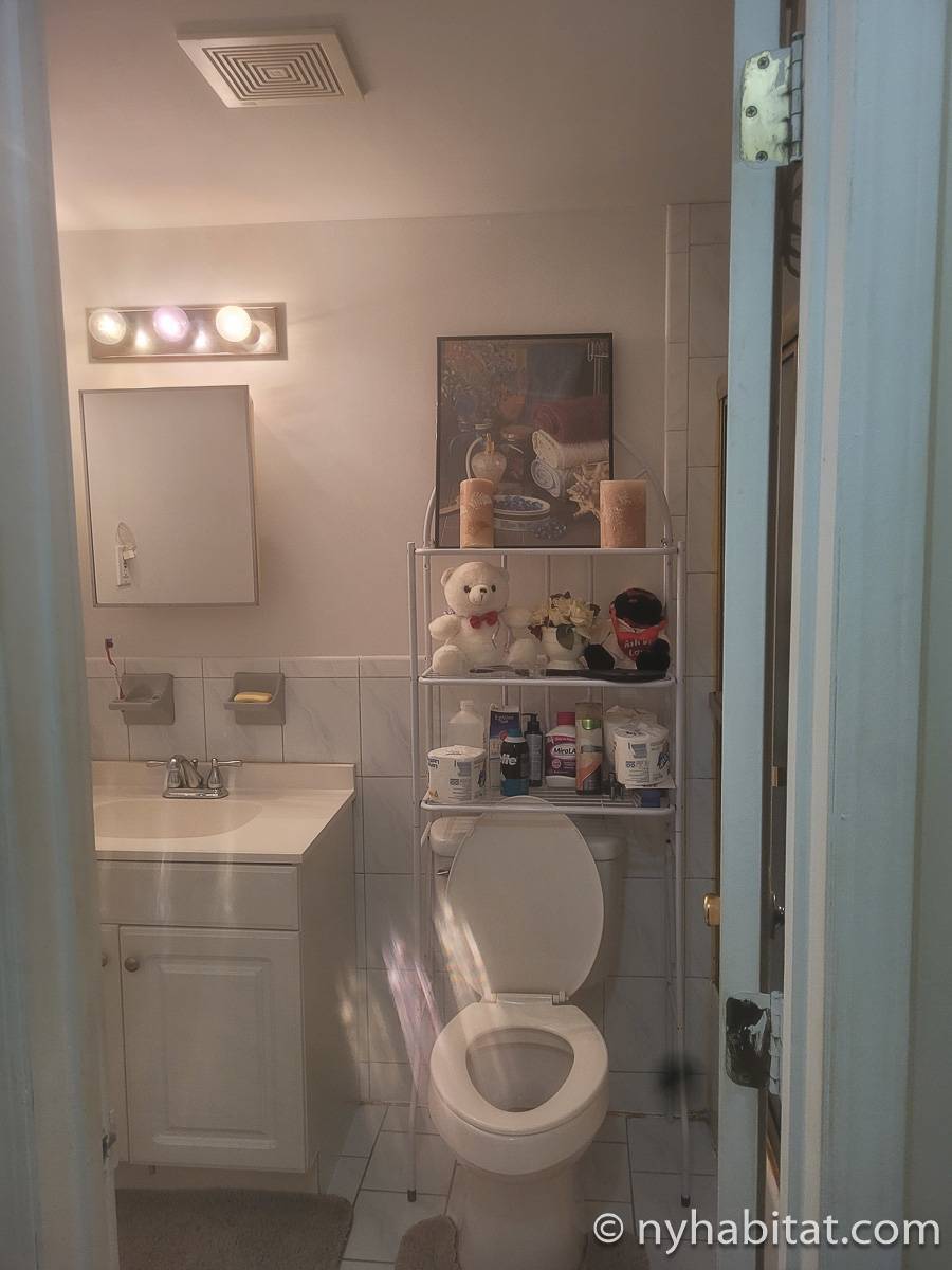 Bathroom 2 - Photo 3 of 3
