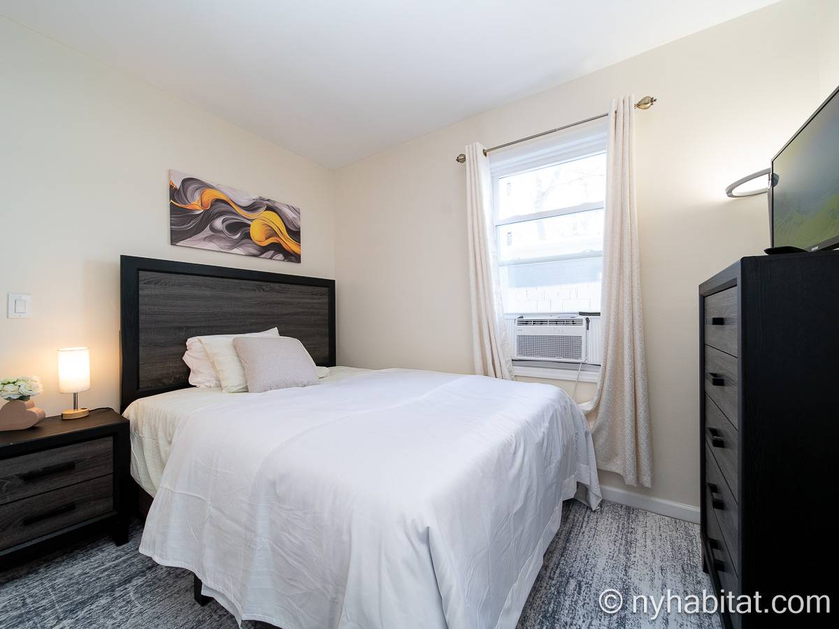Bedroom - Photo 2 of 4