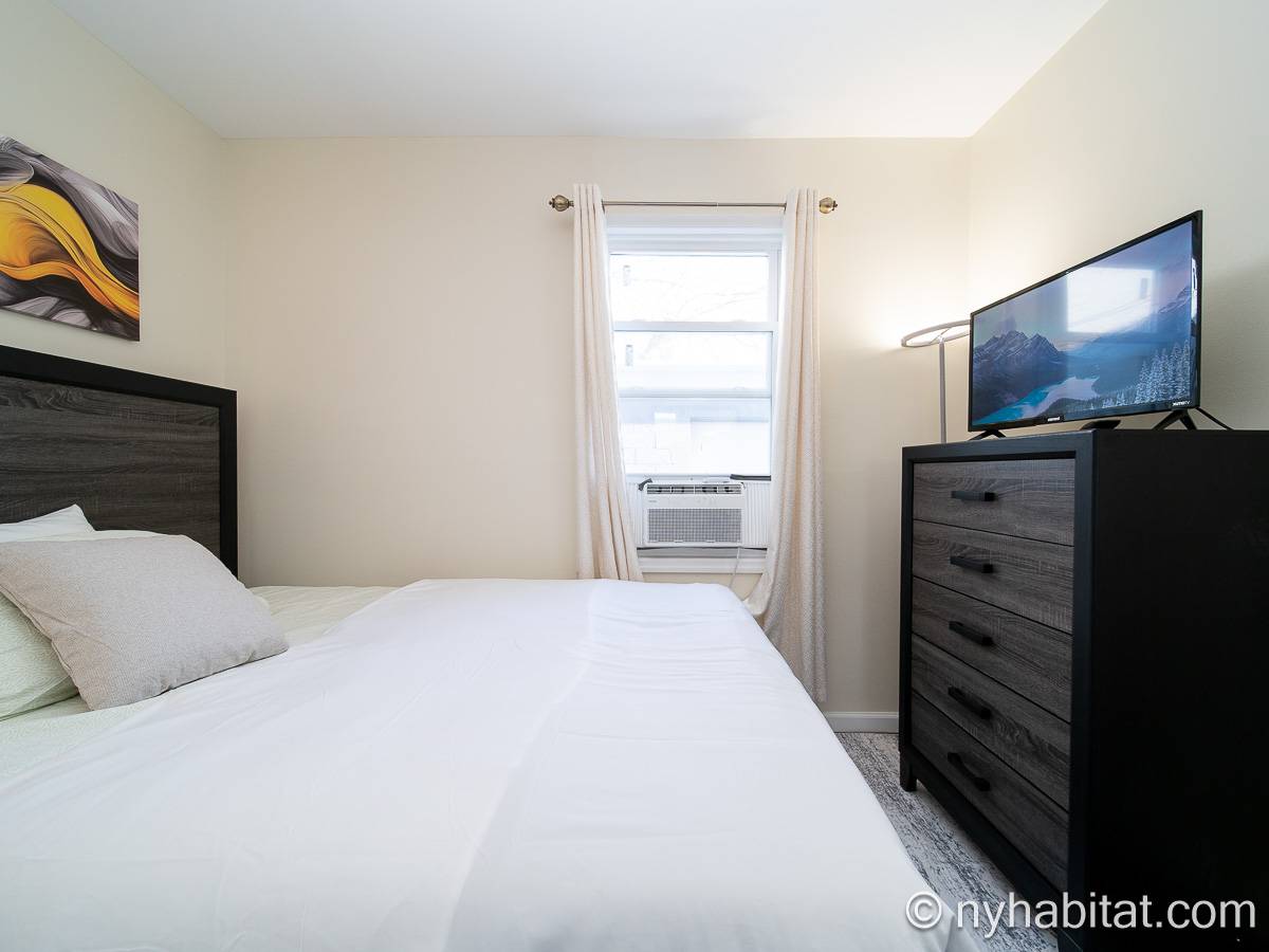Bedroom - Photo 3 of 4