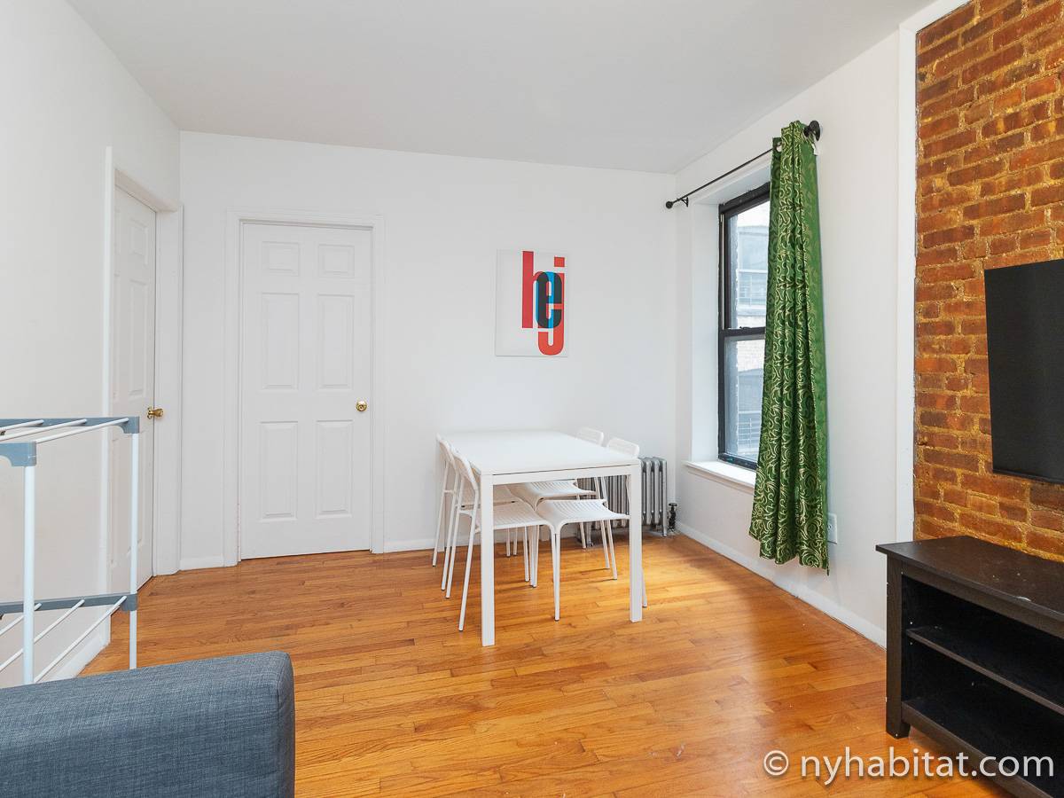 Living room - Photo 5 of 6