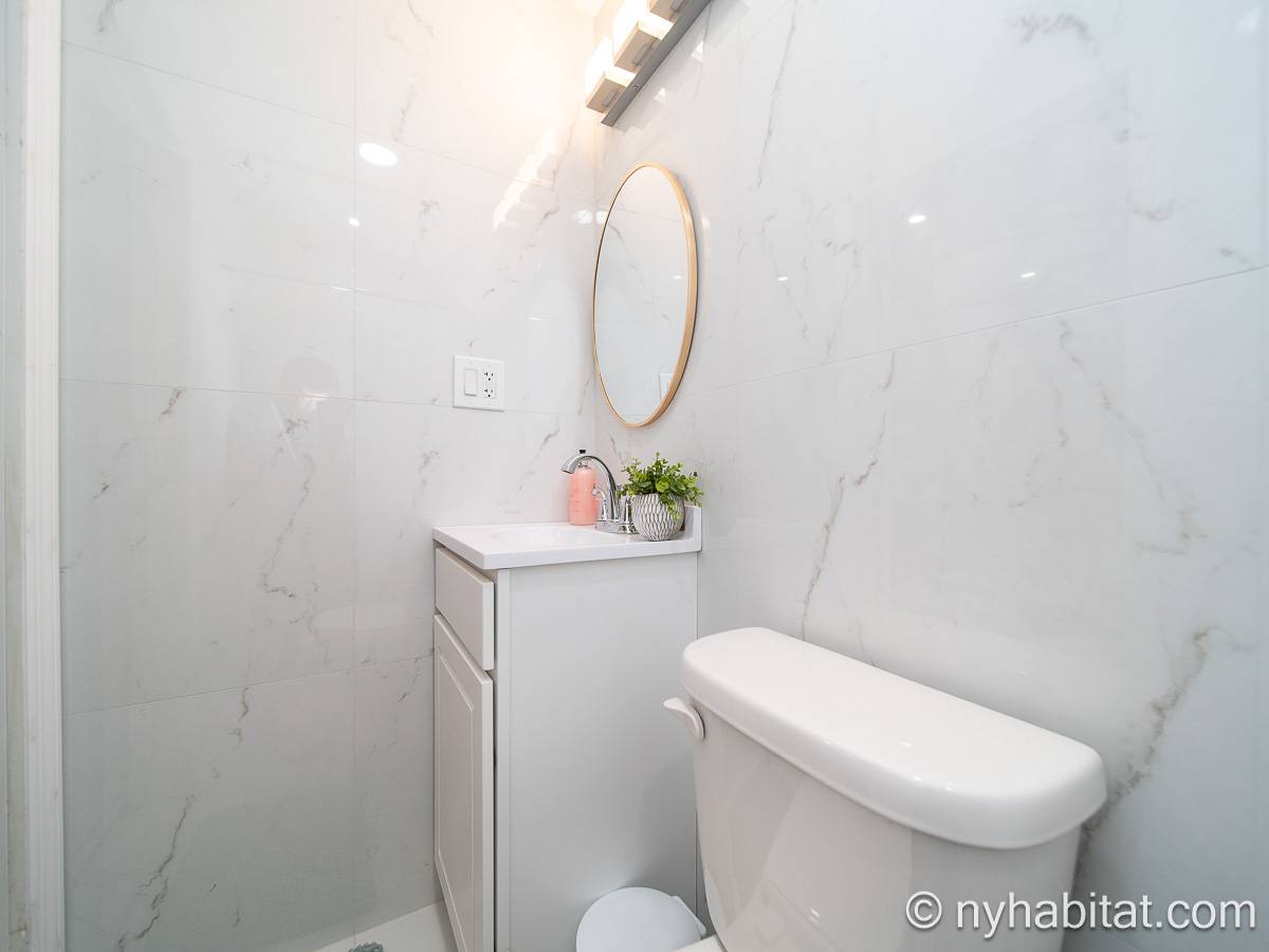 Badezimmer 1 - Photo 2 von 3