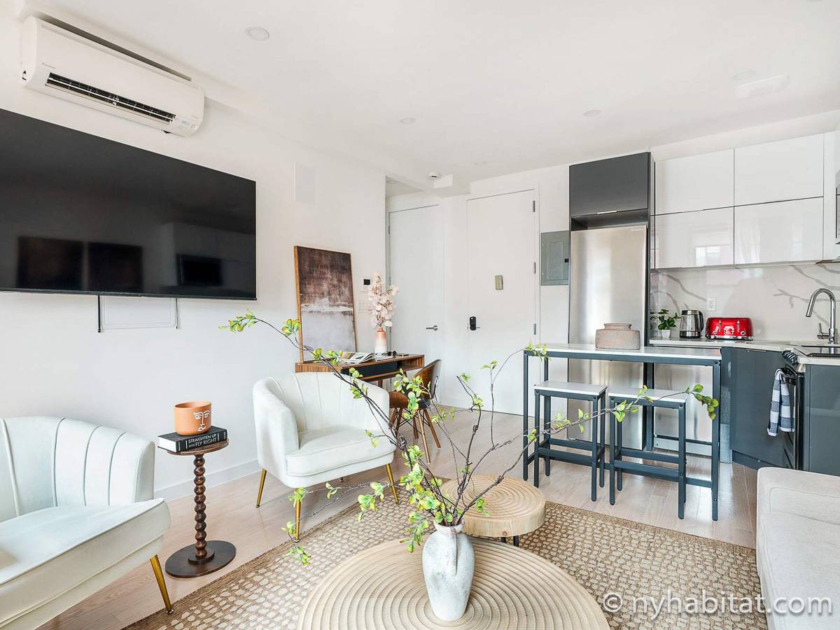 Living room - Photo 5 of 7
