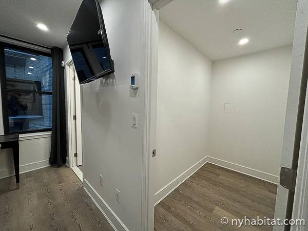 Living room - Photo 3 of 3