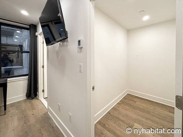 Living room - Photo 3 of 3