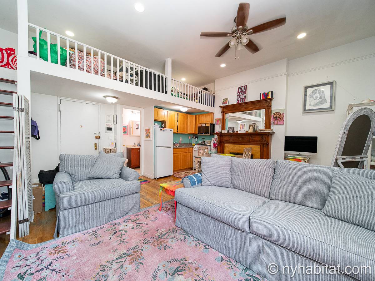Living room - Photo 4 of 8
