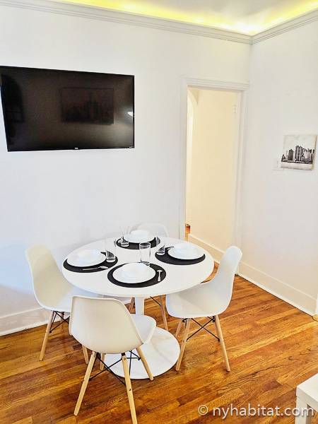 Living room - Photo 4 of 4