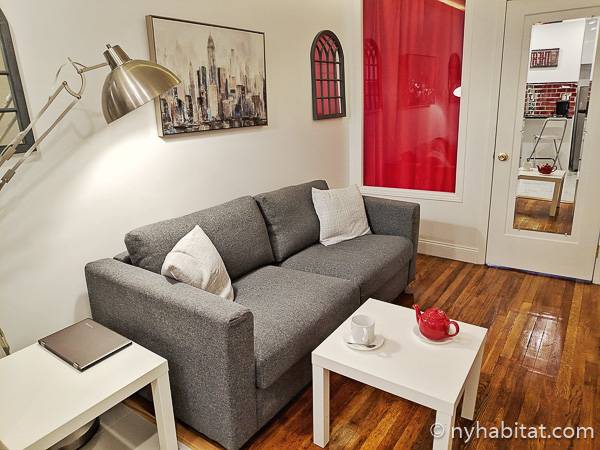 Living room - Photo 3 of 4