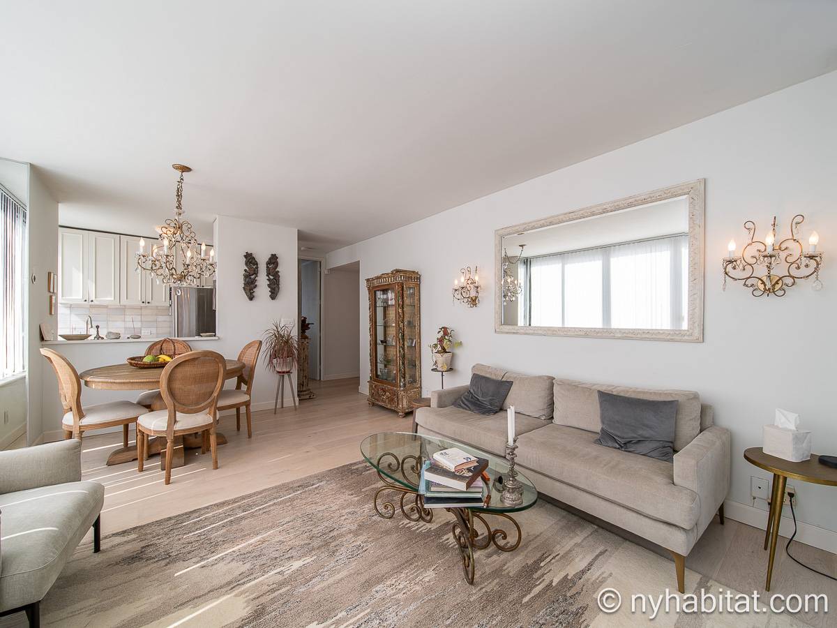 Living room - Photo 7 of 11