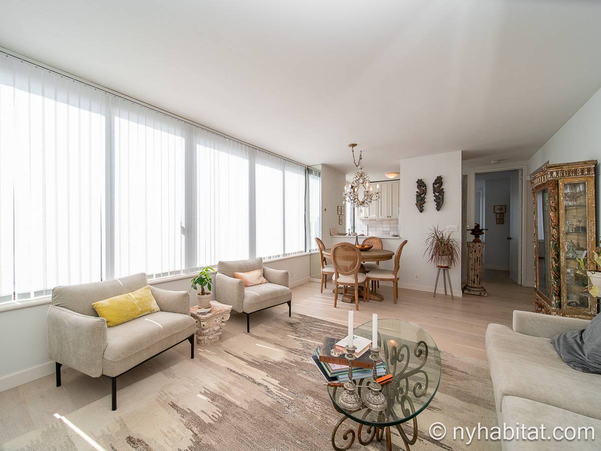 Living room - Photo 5 of 11