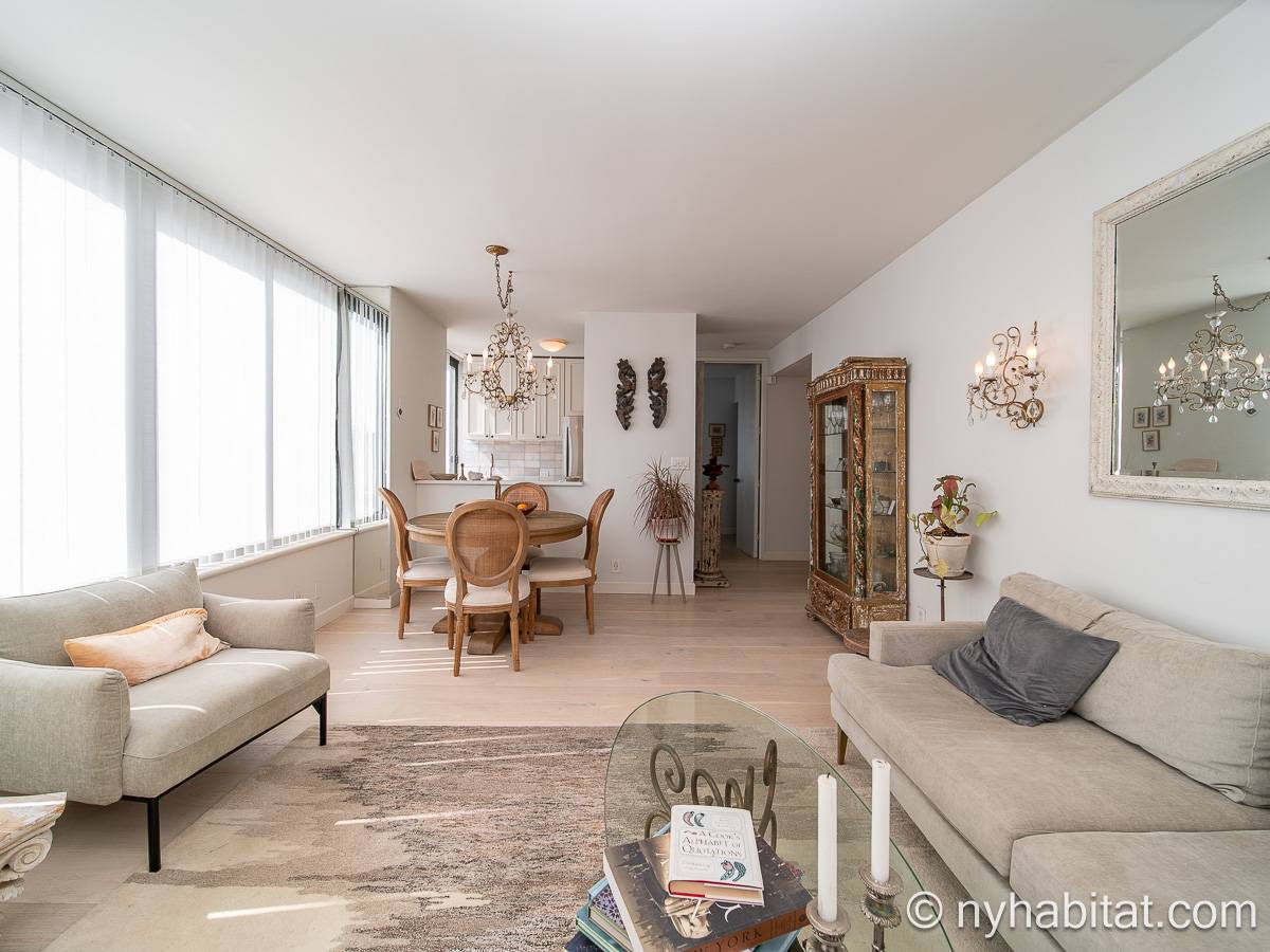 Living room - Photo 6 of 11