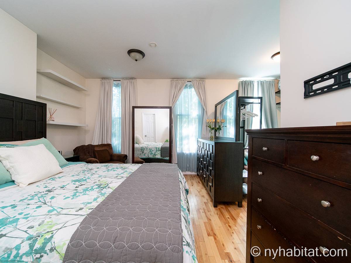 Bedroom - Photo 2 of 10