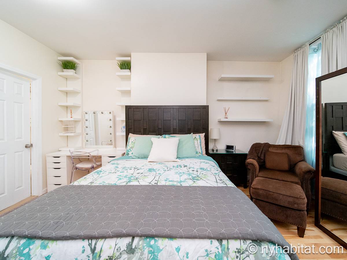 Bedroom - Photo 3 of 10