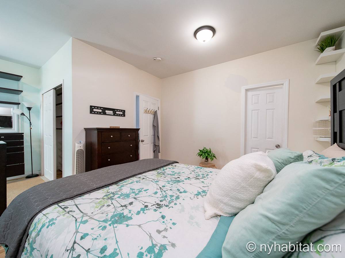 Bedroom - Photo 5 of 10
