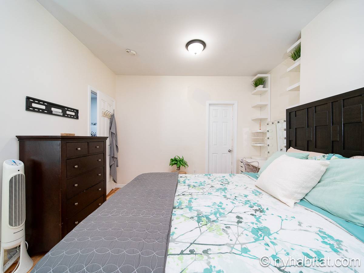Bedroom - Photo 4 of 10